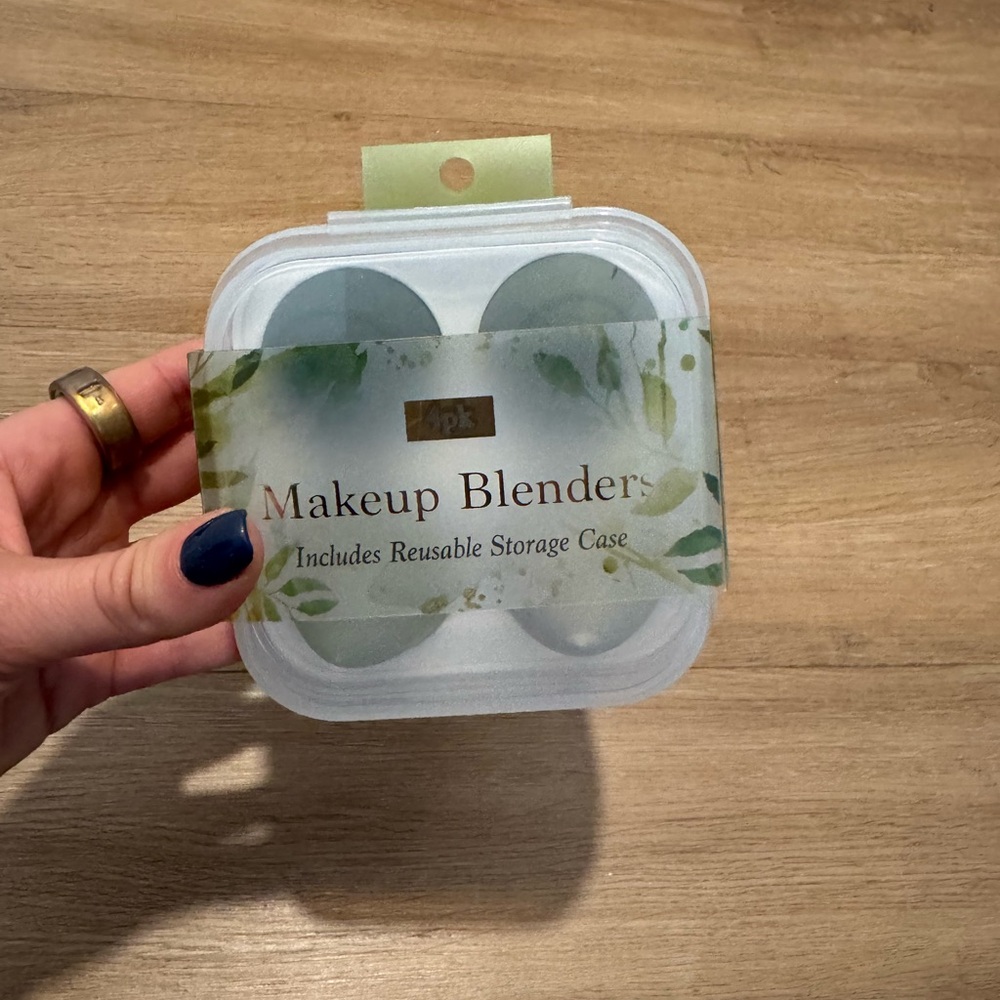 Georgia Lane 4 Pack Beauty Blenders with Reusable Storage Case - NWT